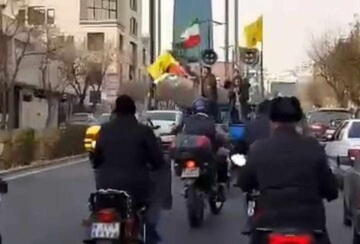 مخالفان اصلی رفع فیلتر؛ از نامه جبهه پایداری به پزشکیان تا موتورسواران معترض در خیابان های تهران

