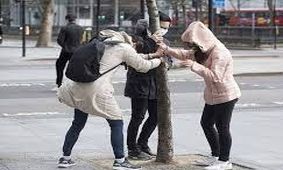  طوفان «یونیس» در انگلیس با سرعت ۱۹۶ کیلومتر بر ساعت/ ویدئو