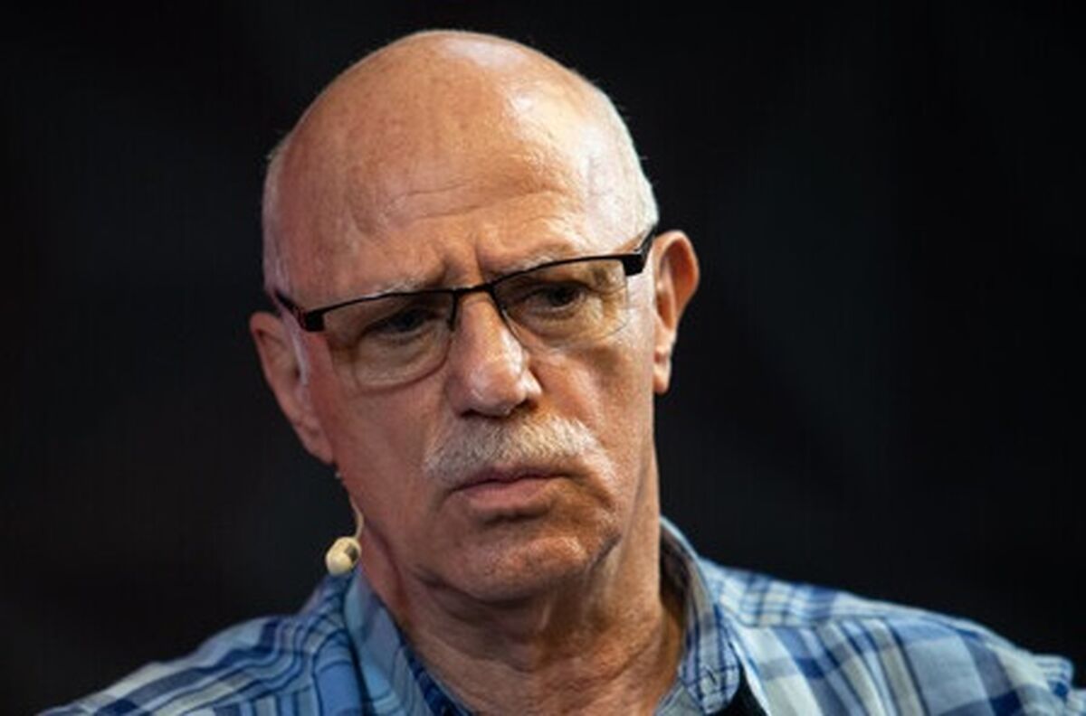 ملی‌پوش سابق فوتبال بستری شد