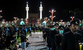 آیین خطبه‌خوانی شب شهادت امام رضا(ع) در مشهد برگزار شد

