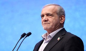 پزشکیان: دولت صیانت از حقوق و معیشت کارگران را وظیفه خود می‌داند
