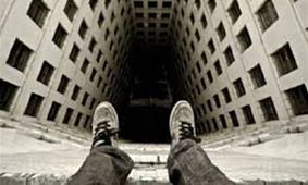 سقوط مرگبار دختر جوان از بالکن
