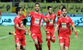 کاروان پرسپولیس در میان استقبال هوادارانش وارد اهواز شد