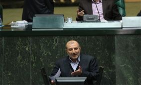 اکبریان: دولت برنامه‌ای برای تخصیص ارز ۴۲۰۰ تومانی کالاهای اساسی ندارد