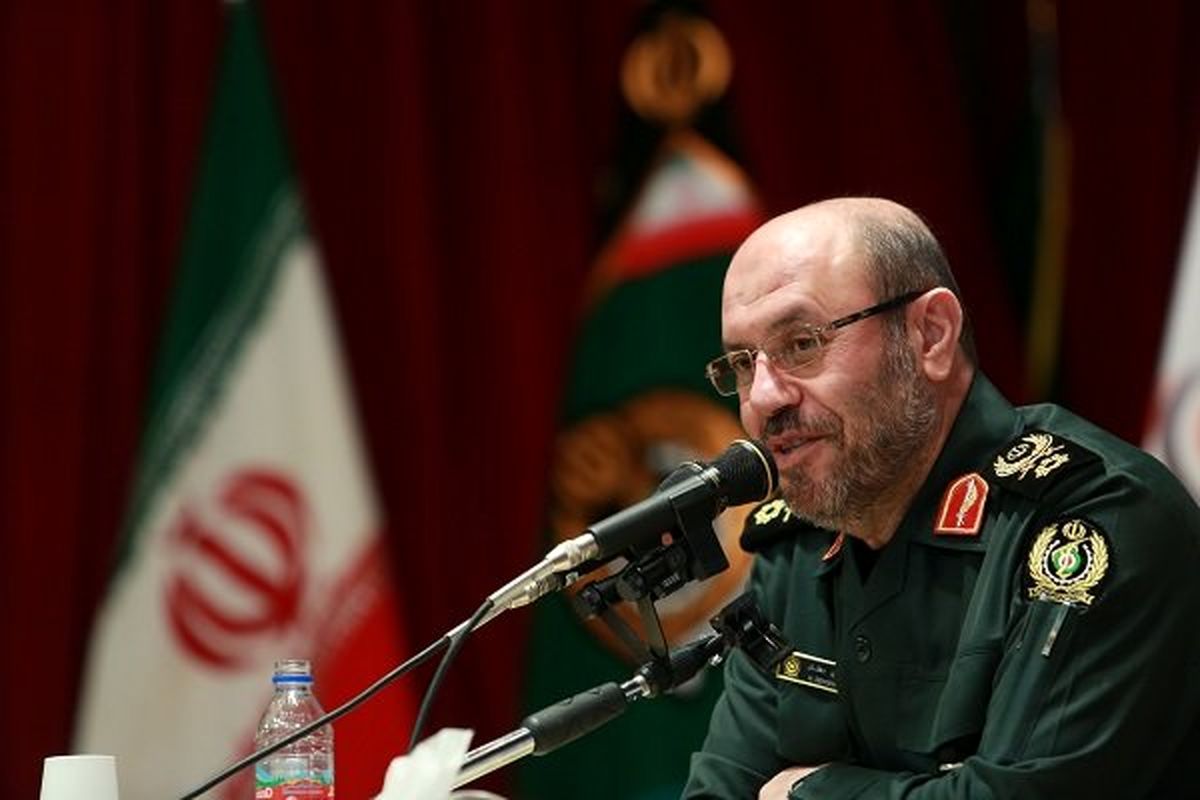 مشاور فرماندهی کل قوا: آمریکایی‌ها به صورت جدی در لاک دفاعی فرو رفته‌اند