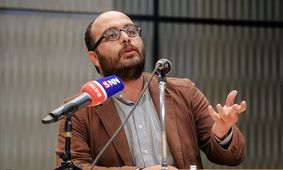 ‏آقای ‎حسین شریعتمداری! لطفا شرم کنید/ظریف از مدعیانی چون شما به رهبری نزدیکتر است