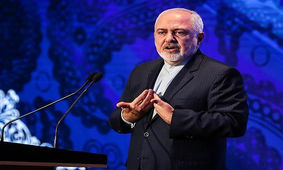 ظریف: می‌گویند چرا جواب توهین‌ها و دروغ‌ها را نمی‌دهی؟ وظیفه من دفاع از کشورمان است نه خودم / تفکر ریگانی در آمریکا حاکم شده / سیاست آمریکا در قبال ایران، چین و روسیه از یک جنس است؛ از یکی نگرانی اقتصادی دارد، از یکی نظامی و دیگری ایدئولوژیک / از ۱۵۰۰ درخ