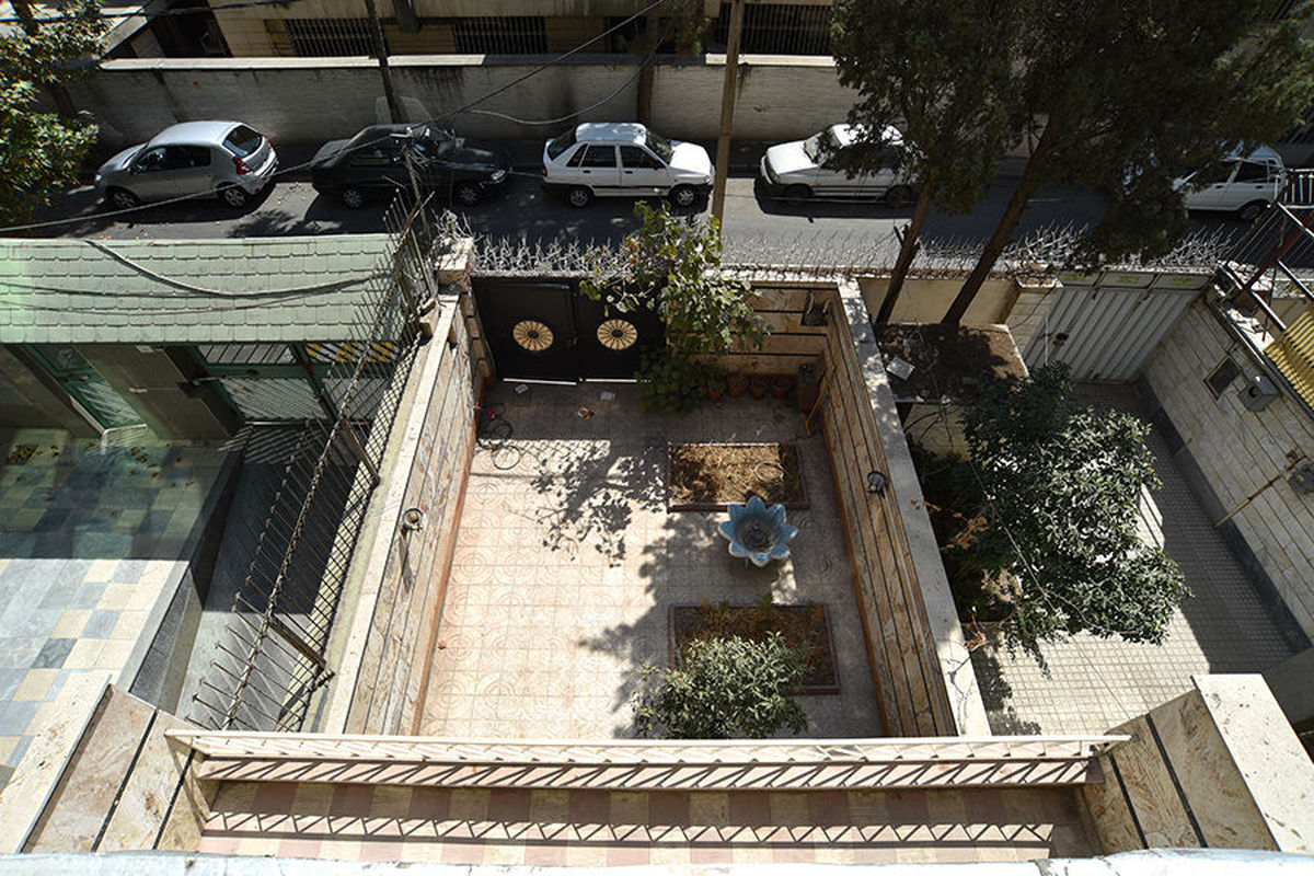 هفده سال گذشت، در خانه اخوان باز نشد