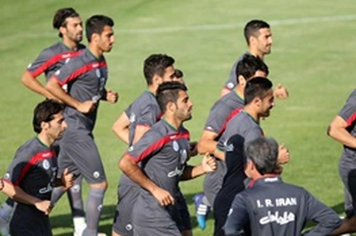کی‌روش چهار بازیکن را خط زد