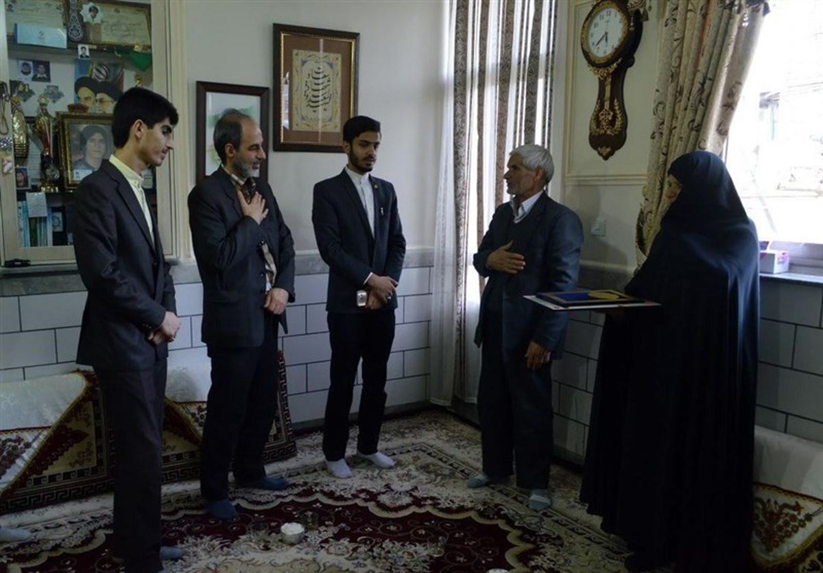 موجودیت انقلاب اسلامی مدیون فداکاری‌ شهدا و خانواده‌های آن‌هاست