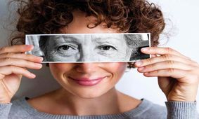 روش هایی برای به تعویق انداختن چروک دور چشم