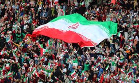 سرود ملی و حرکت توهین‌آمیز تماشاگران بحرینی