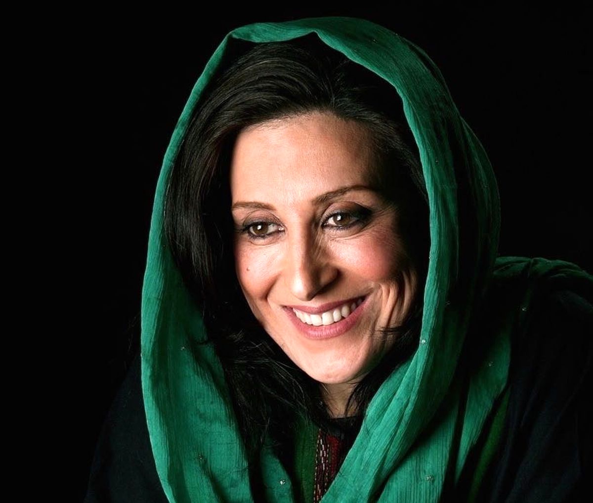 حمله کیهان به معتمدآریا: مردم ایران افسرده نیستند،قرص ضدافسردگی هم نمی خورند