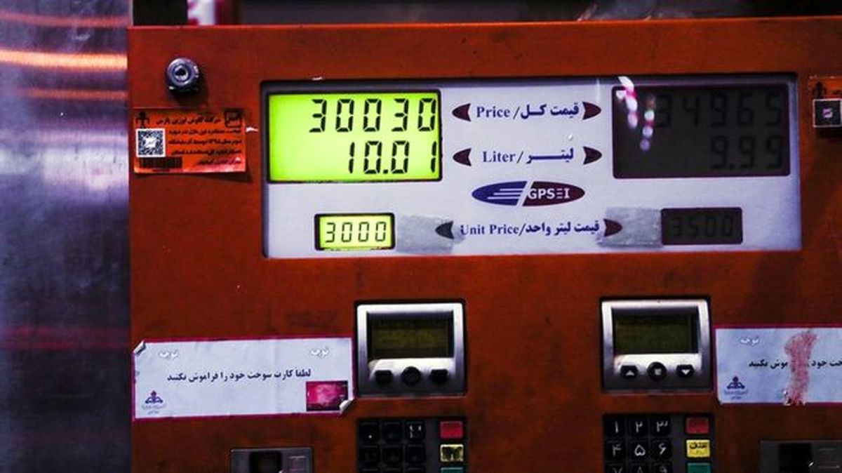 چرا مجلس اجازه نداد قیمت بنزین کم کم افزایش یابد؟ / با دلار ۱۲ هزار تومانی، قیمت بنزین نباید ۱۰۰۰ تومان باشد