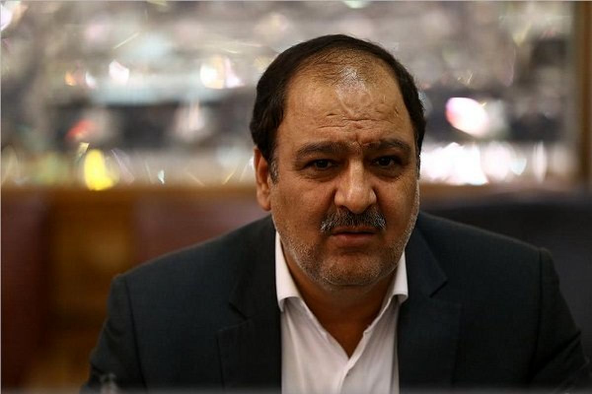 دولت باید بنزین را تدریجی گران می‌کرد/ ضرورت کنترل قاچاق سوخت