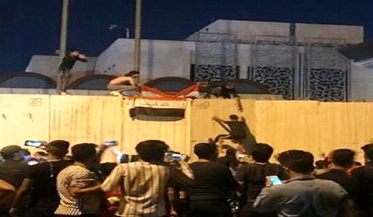 عکس/ بازداشت عامل حمله به کنسولگری ایران در نجف