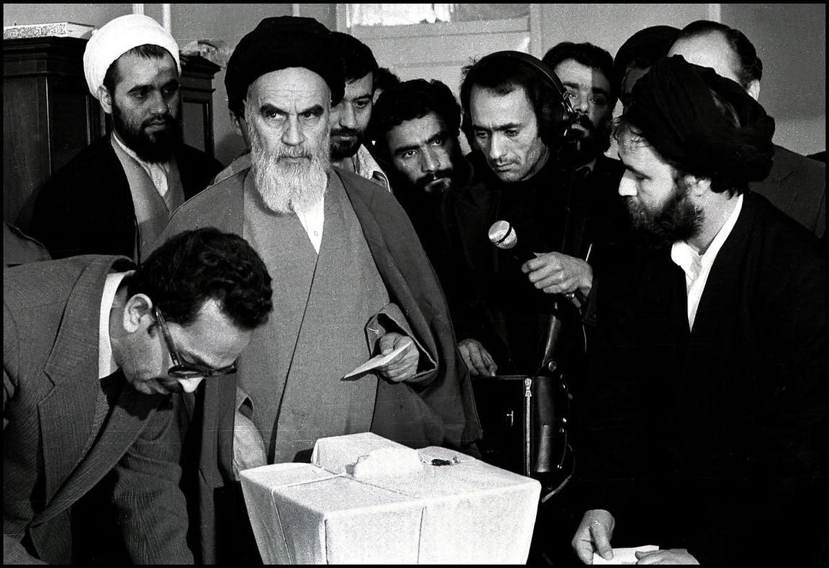 اصل در سیره امام (ره) مصلحت مردم است