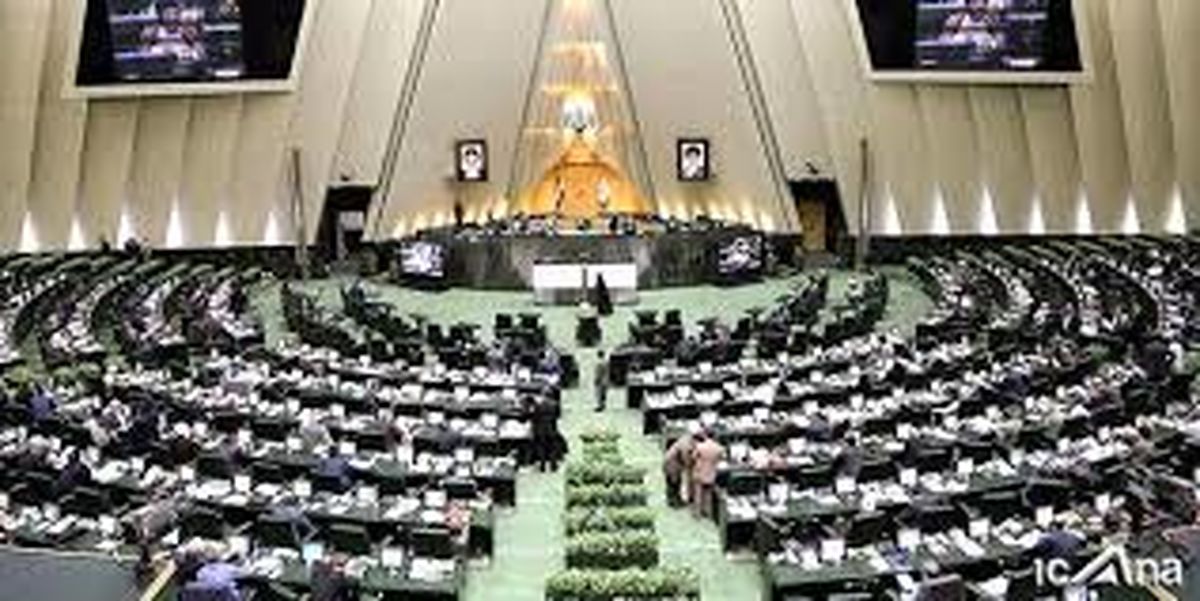 سکه، کارت هدیه و پول برای فوتبالی ها، تبلیغ برای نامزد‌ها