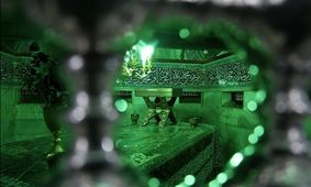«غبارروبی» ضریح منور امام هشتم(ع) چگونه صورت می‌گیرد؟