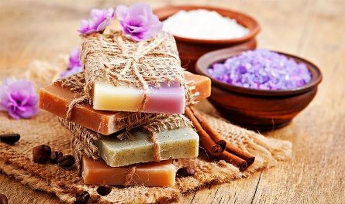 طرز تهیه صابون تزئینی با گل خشک در منزل