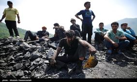 لحظاتی پیش ۲۱ جنازه از معدن ذغال‌سنگ آزادشهر خارج شد