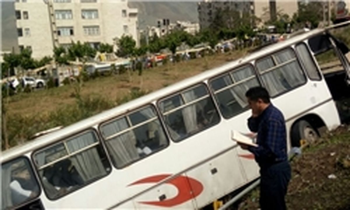 واژگونی اتوبوس حامل دانش‌آموزان در بزرگراه یادگار امام + اسامی مصدومان