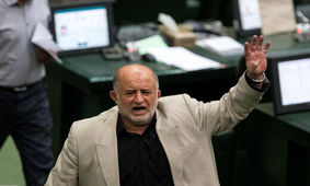 شما که در تلویزیون به ما گفتی فاسد، از ما فاسدتر هستی / به ما ظلم شد