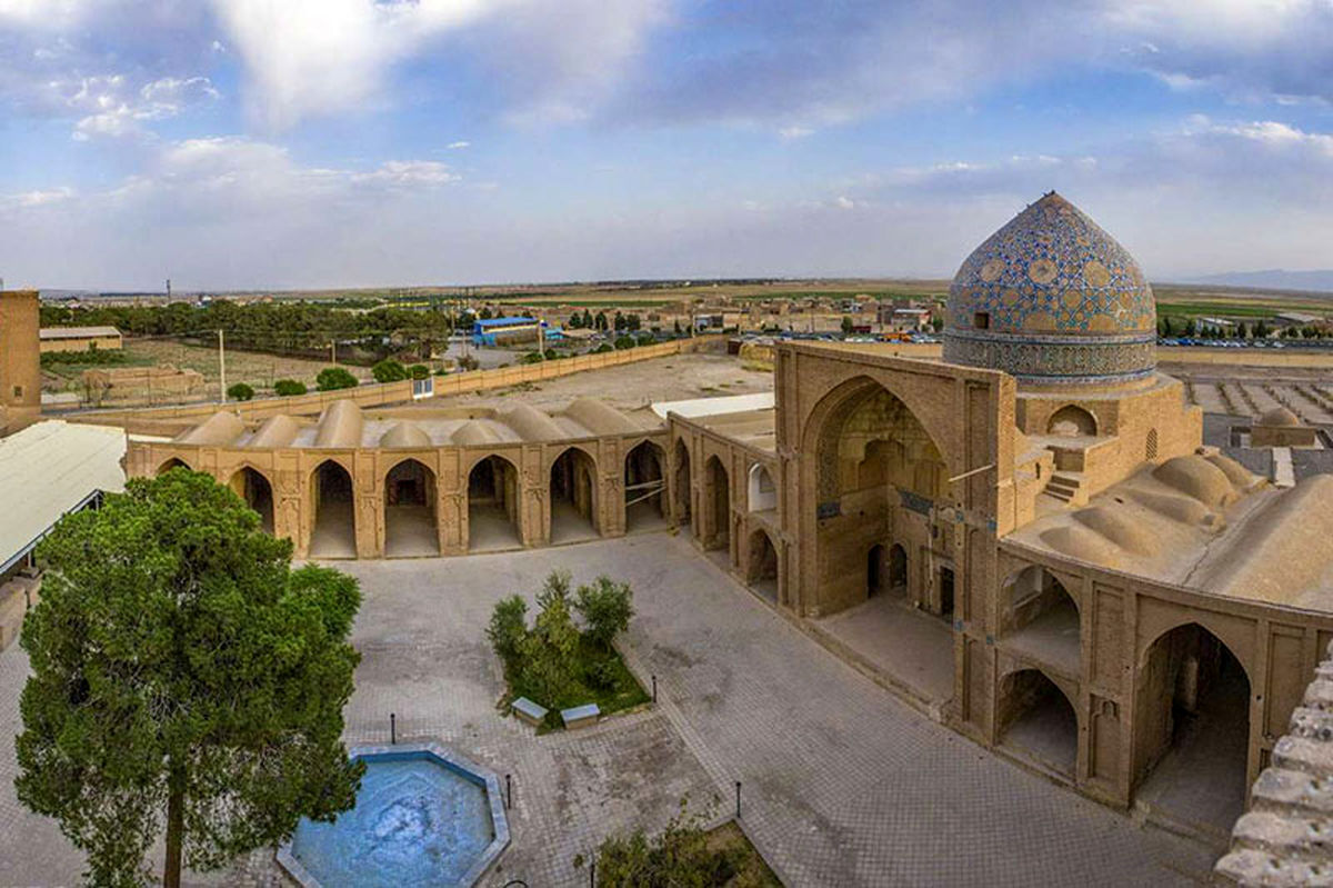 بنای تاریخی مسجد جامع ساوه بازسازی می‌شود
