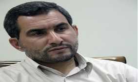 حقوقدان منحصر به فرد در کنار ربیس مجلس