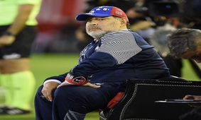 قرارداد مارادونا تمدید شد