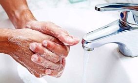 دستکش کارایی لازم برای مقابله با کرونا را ندارد/ شستن دست‌ها بهترین اقدام است