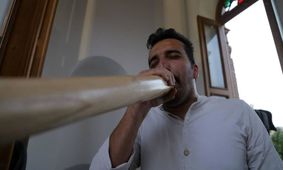 مراسم نقاره زنی همزمان با شب میلاد حضرت امام رضا (علیه السلام)