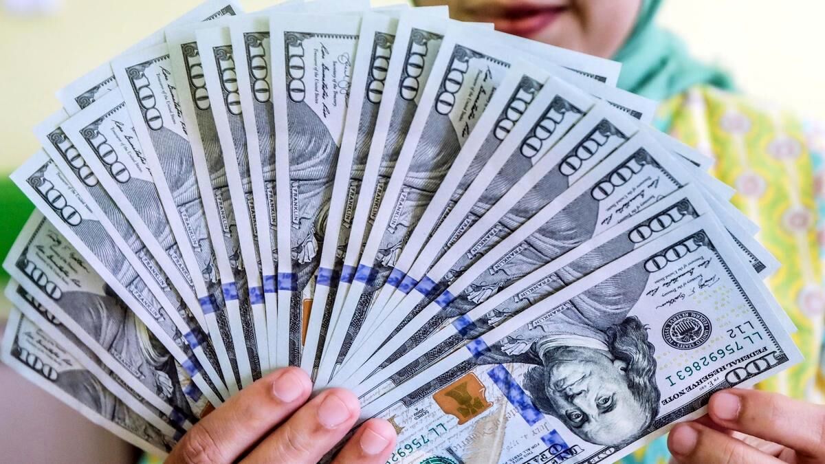 وقتی سیاست‌های پولی دولت، فعالان اقتصادی را وادار به پولشویی می‌کند / چرا ارز ۴۲۰۰تومانی حذف شد؟ بانک مرکزی برنامه ریزی برای بازار ارز ندارد