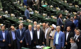 لابد نمایندگان مجلس از بیانات رهبر انقلاب دریافته‌اند که نباید با دولت کشتی بگیرند