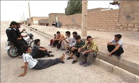 اوضاع نابسامان کارگران متجاهر در سطح شهر بندرعباس/ کارگران فصلی چشم انتظار تحقق وعده استاندار/ احداث ساختمان کارگران معطل اختصاص زمین