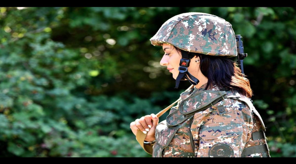 همسر نخست‌وزیر ارمنستان دست به اسلحه شد