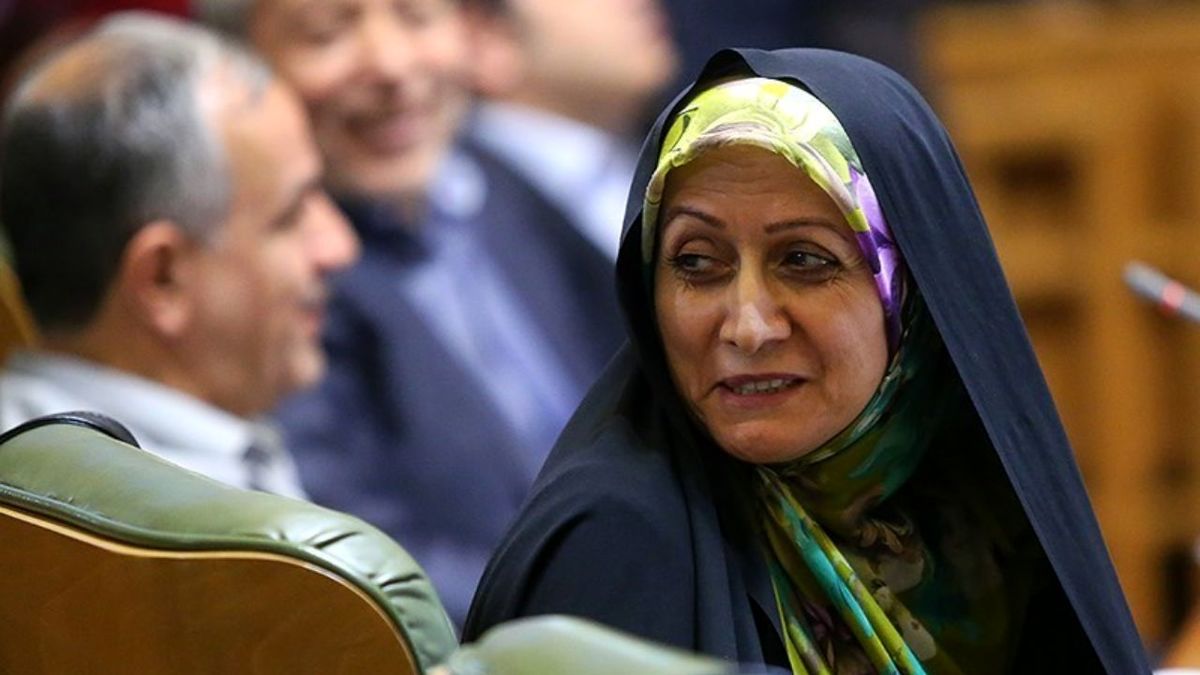رئیس مجلس می‌خواهد مسیر بهارستان- پاستور را طی کند/ تندروها در زمین‌ آمریکا بازی می‌کنند