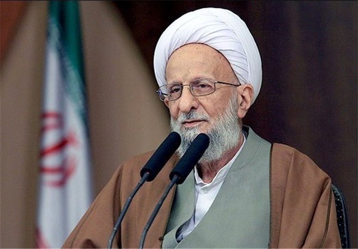 تصویری از مرحوم علامه مصباح یزدی و سپهبد شهید حاج قاسم سلیمانی/ عکس