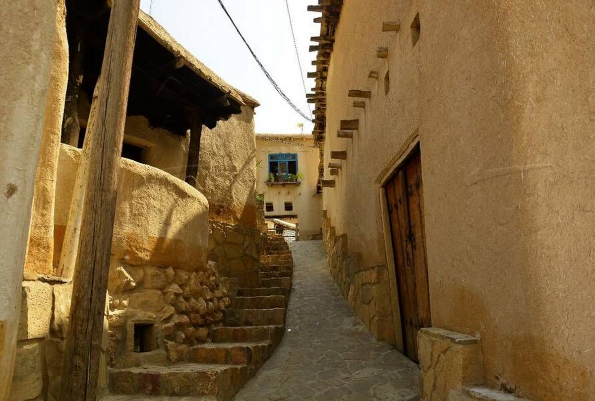 خانه‌هایی که به باد بند است