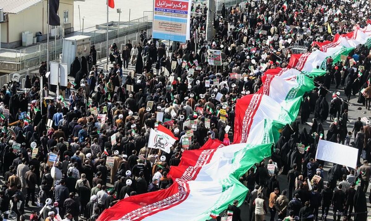 برخی در کشور حل مشکلات را نمی خواهند / درس انقلاب درس "ما می توانیم" است