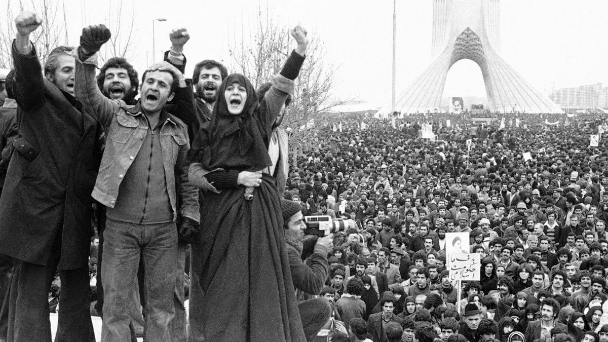 یکشنبه ۲۲ بهمن ۱۳۵۷ در تهران چه خبر بود؟