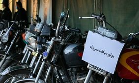 ترفند جدید سارقان موتورسیکلت/ کتک‌زدن بچه برای جلب مشارکت رهگذران در سرقت