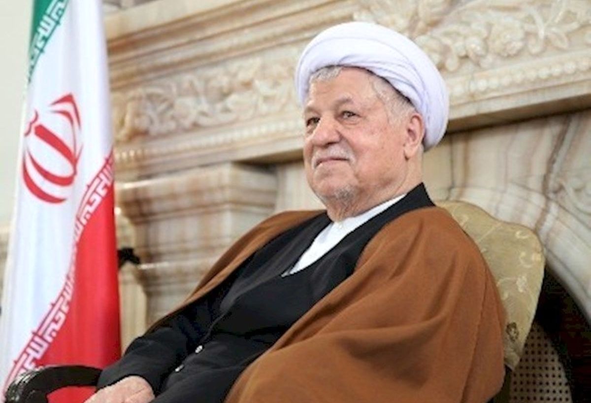 تظاهرات جمعی از حزب اللهی‌ها در مخالفت با حامیان آیت الله منتظری