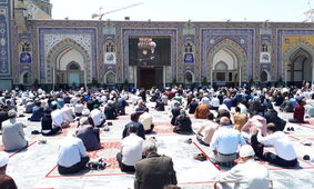 چرا عده ای به صحبت رهبر معظم انقلاب با این همه علم و تجربه بی توجهی می کنند؟