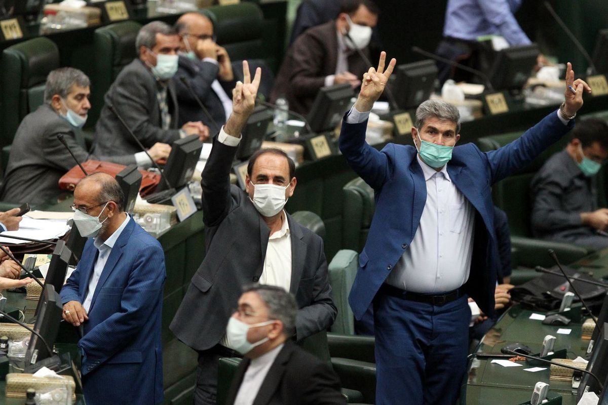 نمایندگان در حمایت از اقدام شورای نگهبان در بررسی صلاحیت‌ها، بیانیه‌ای صادر کردند