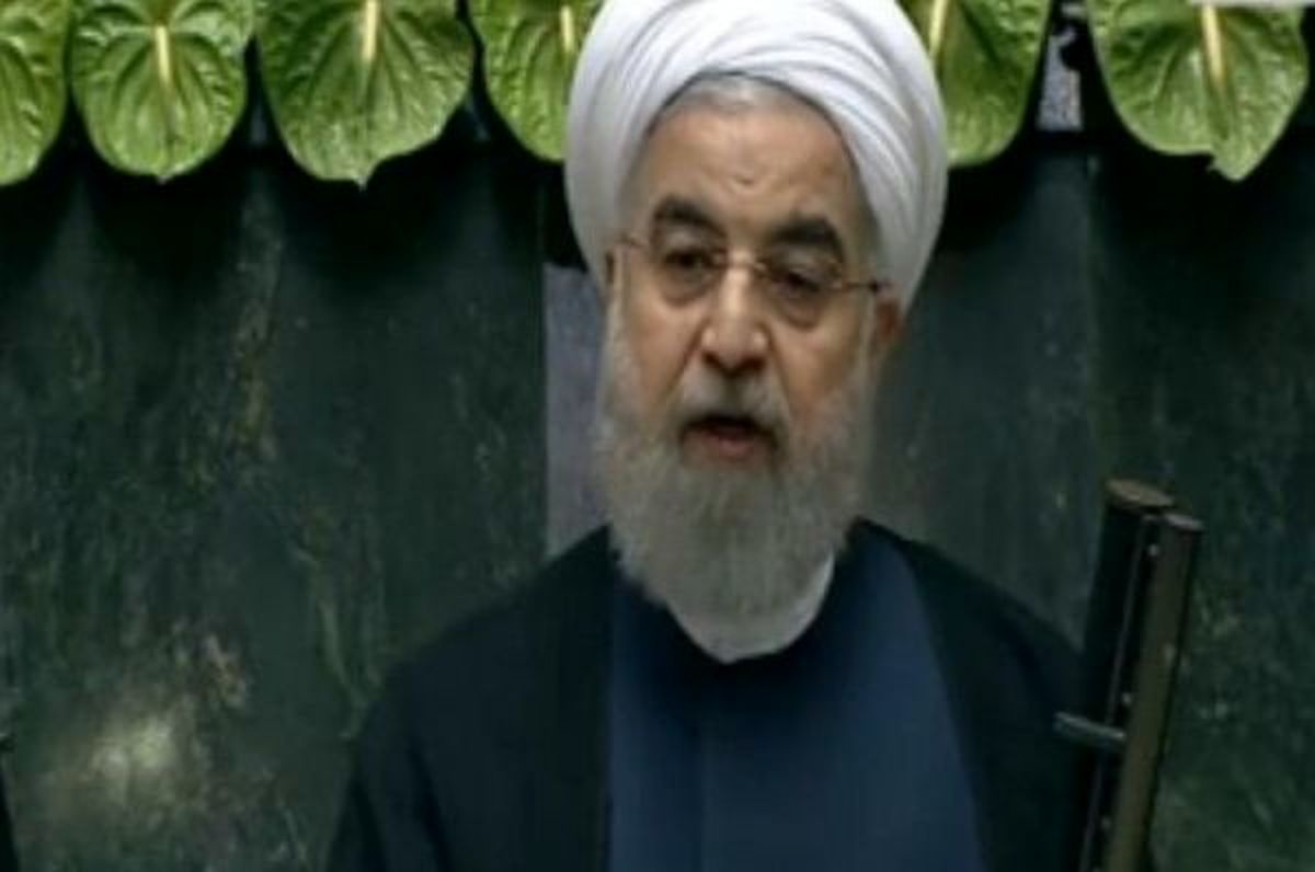 دست‌نوشته روحانی پای تمبرتحلیف+عکس