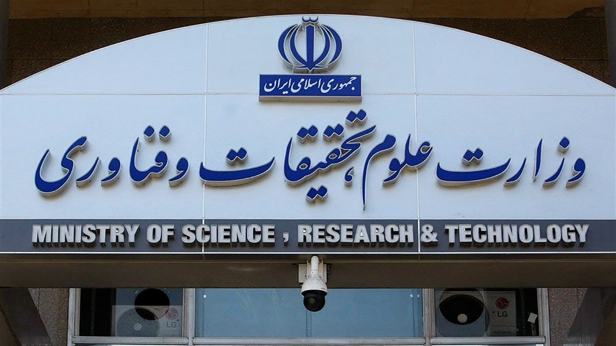 دانشجو نبوده؛ دانشگاه فردوسی هیچ مسئولیتی در قبال پژوهشگران پسا دکتری ندارد