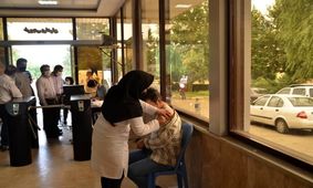 آغاز تزریق واکسن کرونا به رانندگان تاکسی در کرج