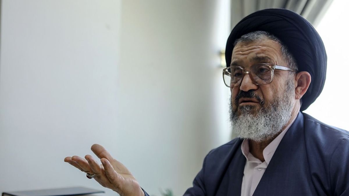 روحانی از لیست مسئولان نظام خط نمی‌خورد/ هدف لاریجانی خدمت به کشور و مردم است/ دو شرط استفاده از تجربیات چهره های سیاسی
