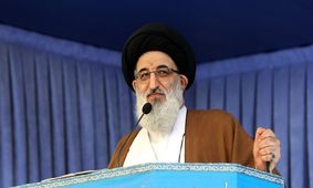 امام جمعه کرج: بی حجابی خانواده را از بین می‌برد؛ دشمن به دنبال آن است که تکثیر نسل صورت نگیرد/ قصه‌هایی پشت قضیه قطعی برق است که باید مقاومت کرد